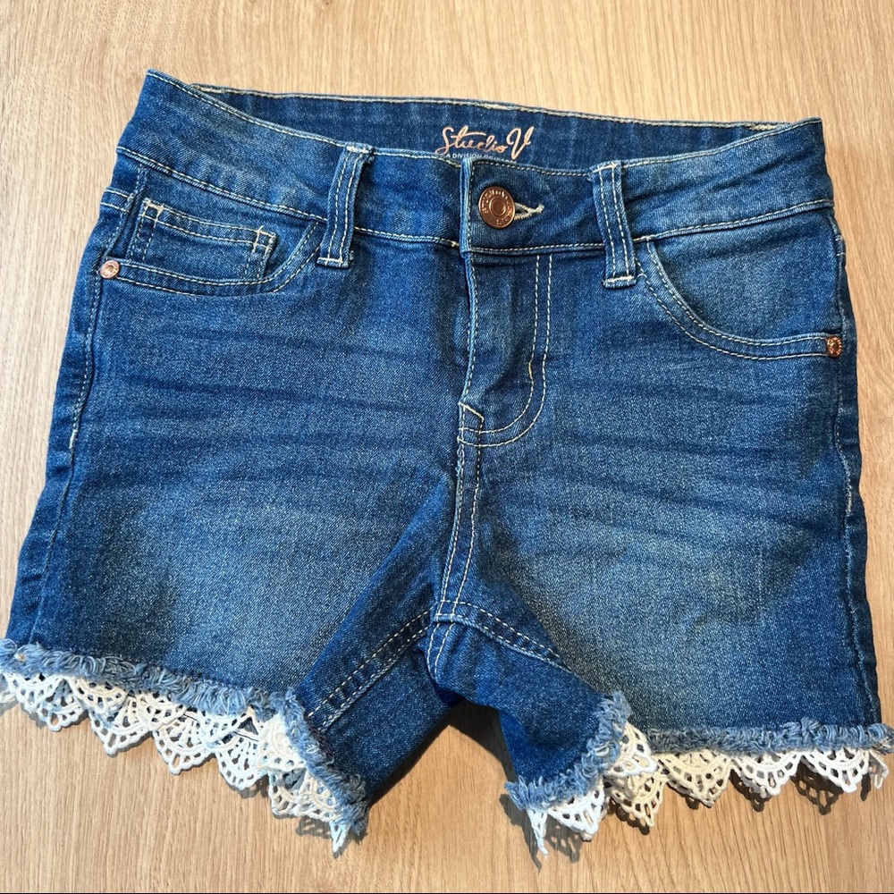Studio V jean short crochet hem detail Sz 10